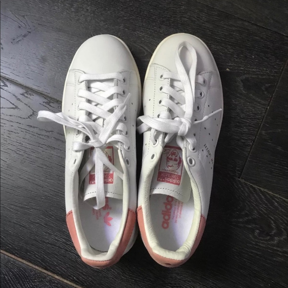 adidas stan smith.